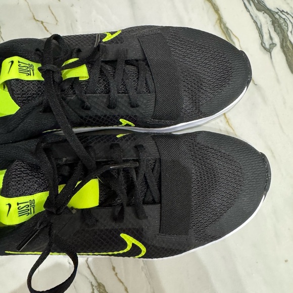 Nike Men's Black and Neon Green Running Shoes - Picture 12 of 16